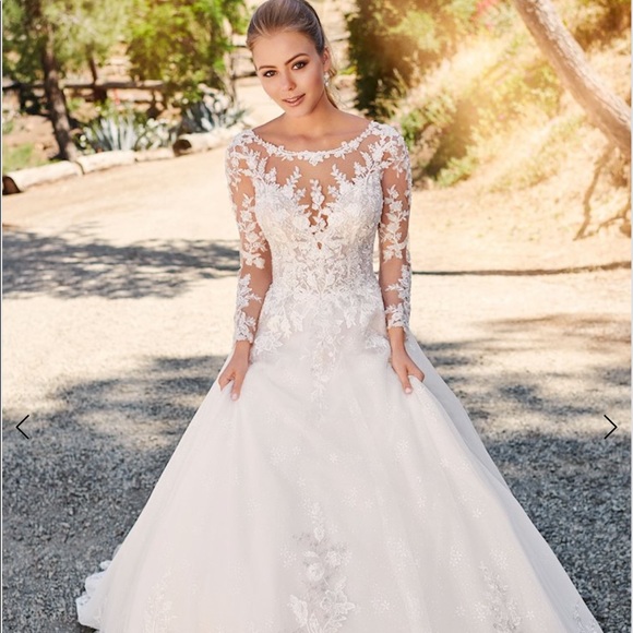 Wedding Dress - Picture 2 of 5